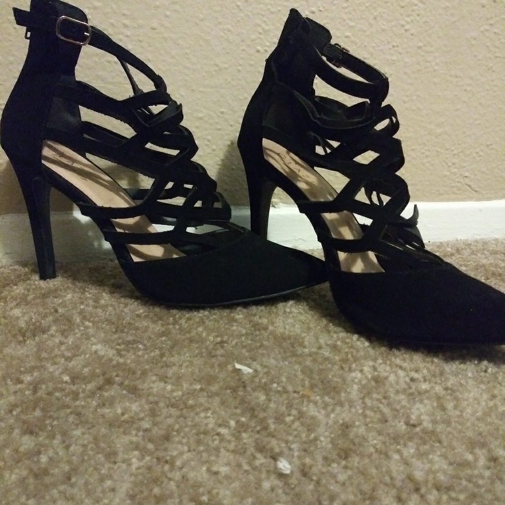 Point toe heels